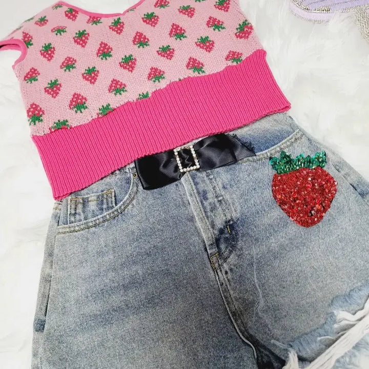 [BUNJANG] Strawberry Pattern Knit Top &amp; Denim Shorts Set / 딸기 패턴 니트 탑 + 데님 반바지 세트 수입