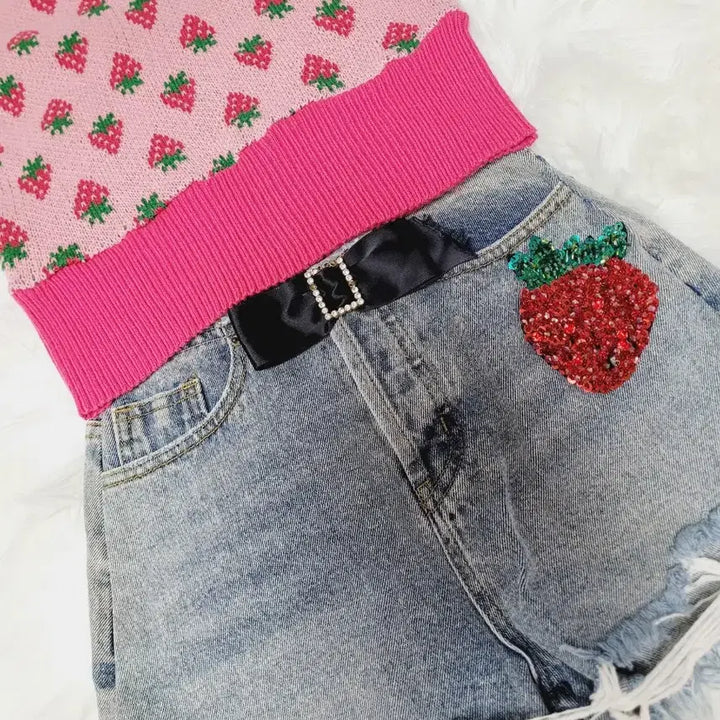 [BUNJANG] Strawberry Pattern Knit Top &amp; Denim Shorts Set / 딸기 패턴 니트 탑 + 데님 반바지 세트 수입