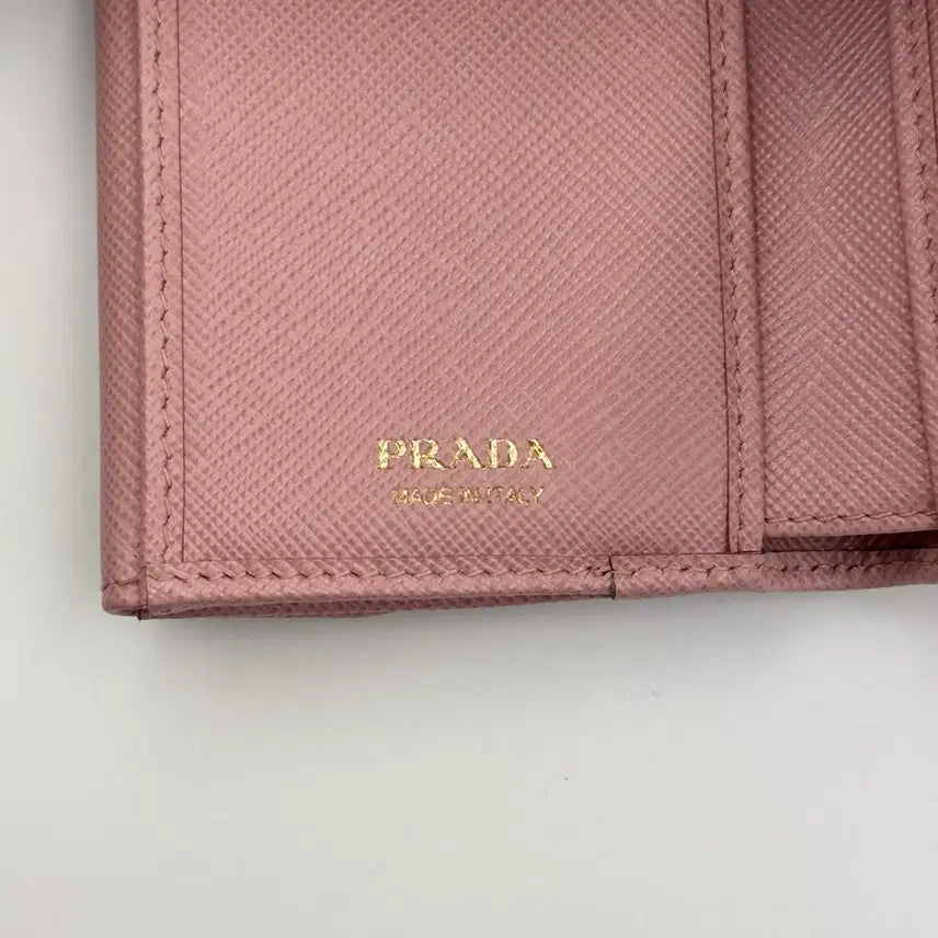[BUNJANG] Prada Saffiano Triangle Pink Wallet / 프라다 사피아노 트라이앵글 핑크 반지갑 1MH043