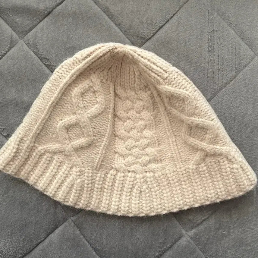 [BUNJANG] 8 Seconds Cable Knit Bucket Hat / 에잇세컨즈 꽈배기 니트 버킷햇