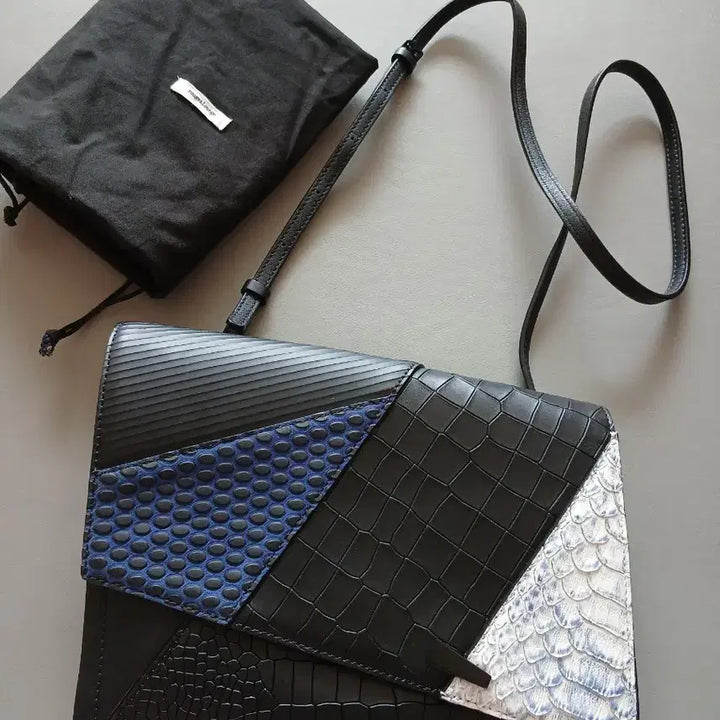 [BUNJANG] LOUGE &amp; LOUNGE VENT Clutch Bag / 루즈앤라운지 크로스백
