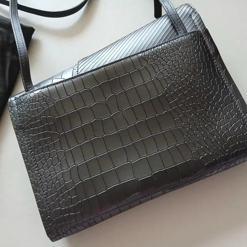 [BUNJANG] LOUGE &amp; LOUNGE VENT Clutch Bag / 루즈앤라운지 크로스백