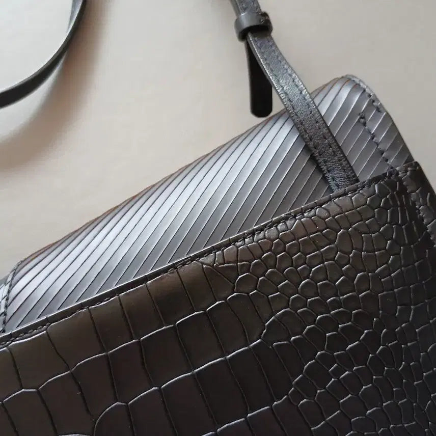 [BUNJANG] LOUGE &amp; LOUNGE VENT Clutch Bag / 루즈앤라운지 크로스백