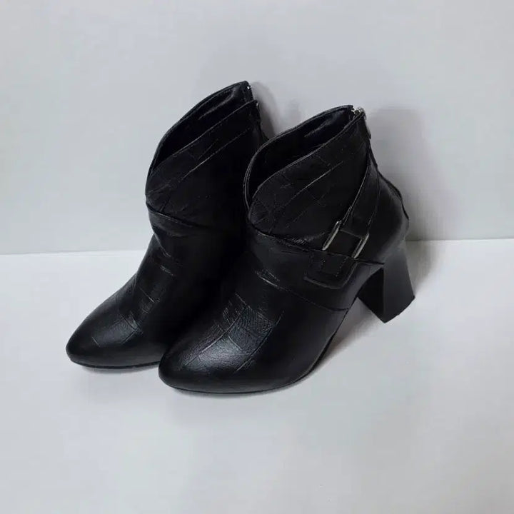 [BUNJANG] Black Ankle Boots 8cm Heels / 블랙 앵클 부츠 힐 한번착용 230 정사이즈