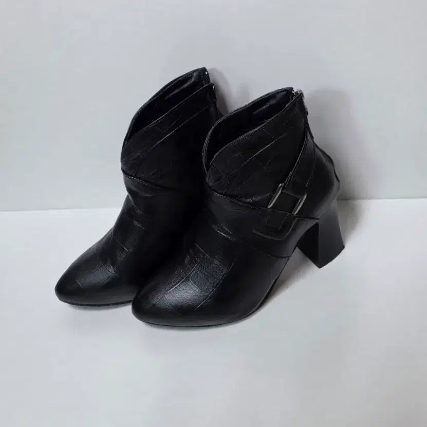 [BUNJANG] Black Ankle Boots 8cm Heels / 블랙 앵클 부츠 힐 한번착용 230 정사이즈
