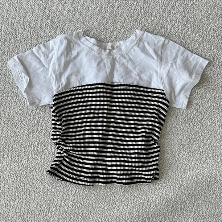 [BUNJANG] Stripe Layered Short-Sleeve Cropped T-Shirt Shirring / 스트라이프 레이어드 반팔티 크롭티 셔링 데이트룩 봄코디
