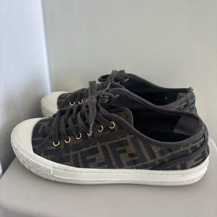 [BUNJANG] Fendi Domino Sneakers 245 / 펜디 도미노 스니커즈 245