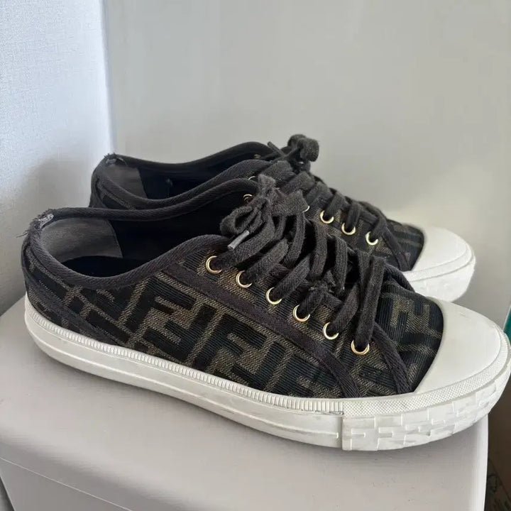 [BUNJANG] Fendi Domino Sneakers 245 / 펜디 도미노 스니커즈 245