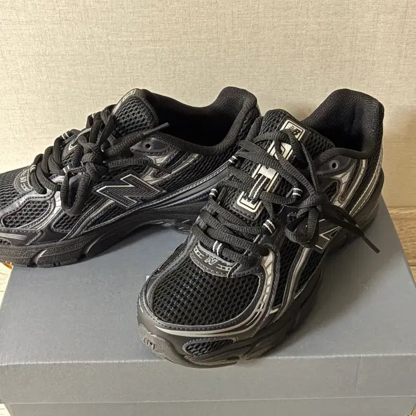 [BUNJANG] New Balance U740BM2 Sneakers / 뉴발란스 U740BM2