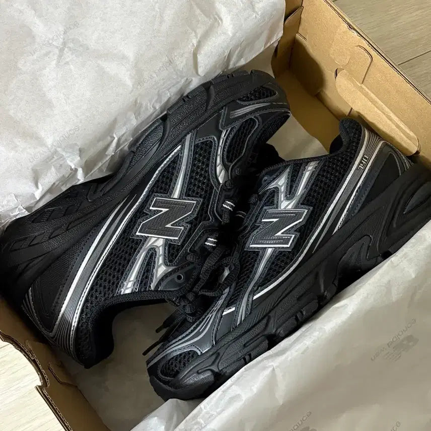 [BUNJANG] New Balance U740BM2 Sneakers / 뉴발란스 U740BM2