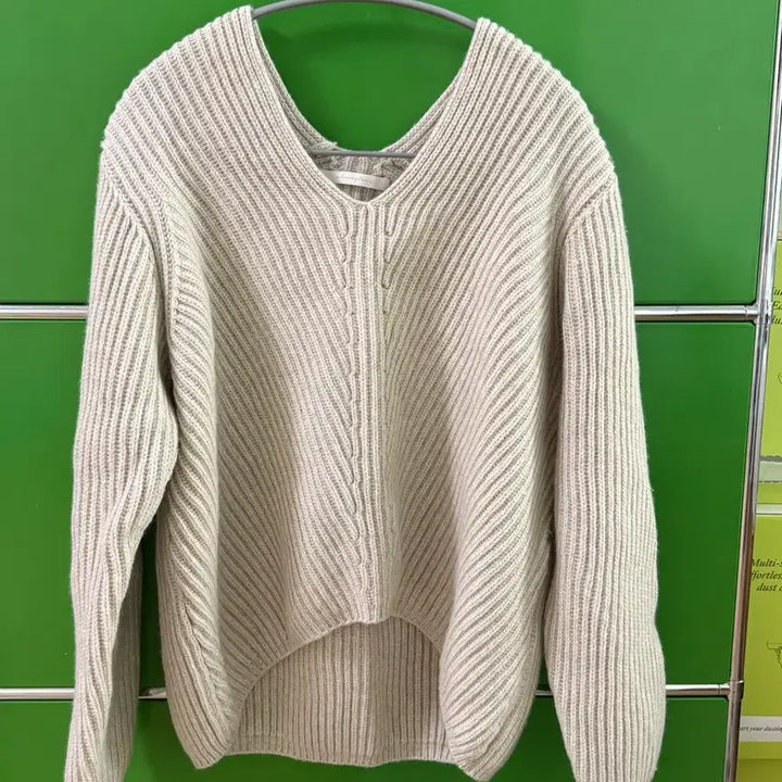 [SOLD OUT] 아이보리 브이넥 루즈핏 니트