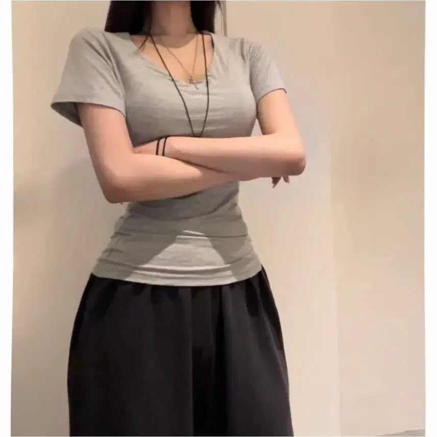 [BUNJANG] Avely V-Neck Short Sleeve T-shirt / (새상품)에이블리 브이넥 반팔티
