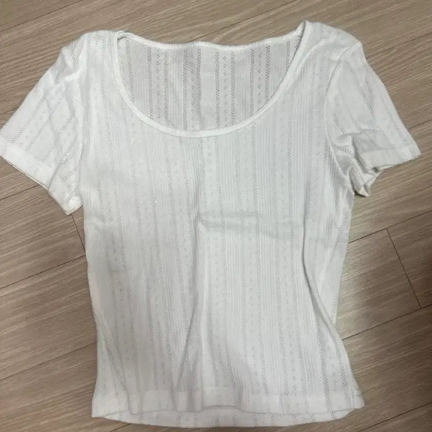 [BUNJANG] White Punching Short Sleeve T-Shirt / 펀칭 화이트 반팔 티셔츠