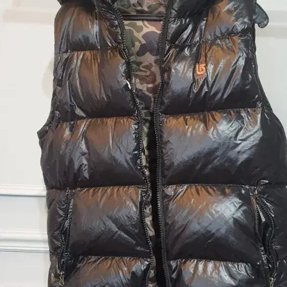 [BUNJANG] BSQT Black Camo Reversible Goose Down Vest / BSQT 후드 패딩 조끼 블랙 카모 양면