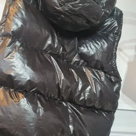 [BUNJANG] BSQT Black Camo Reversible Goose Down Vest / BSQT 후드 패딩 조끼 블랙 카모 양면