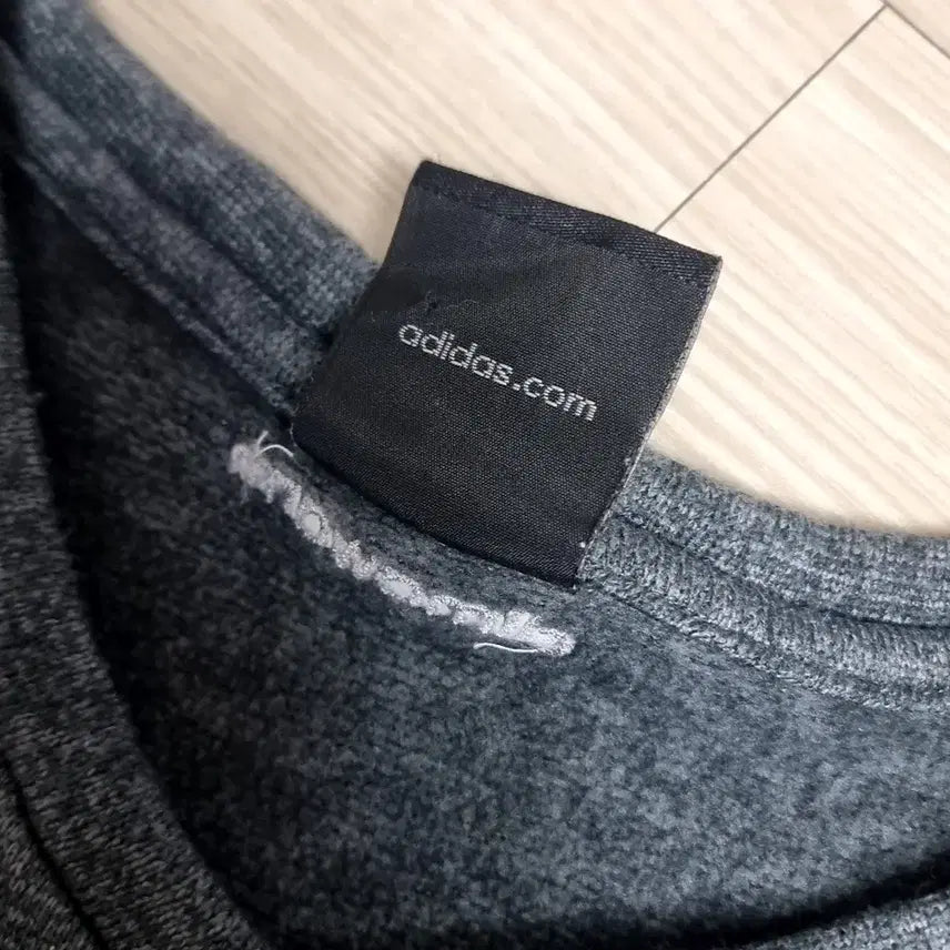 [BUNJANG] Adidas Vintage V-Neck Long Sleeve T-Shirt / 한국제 빈티지 아디다스 V넥 긴팔 티셔츠 그레이(105)