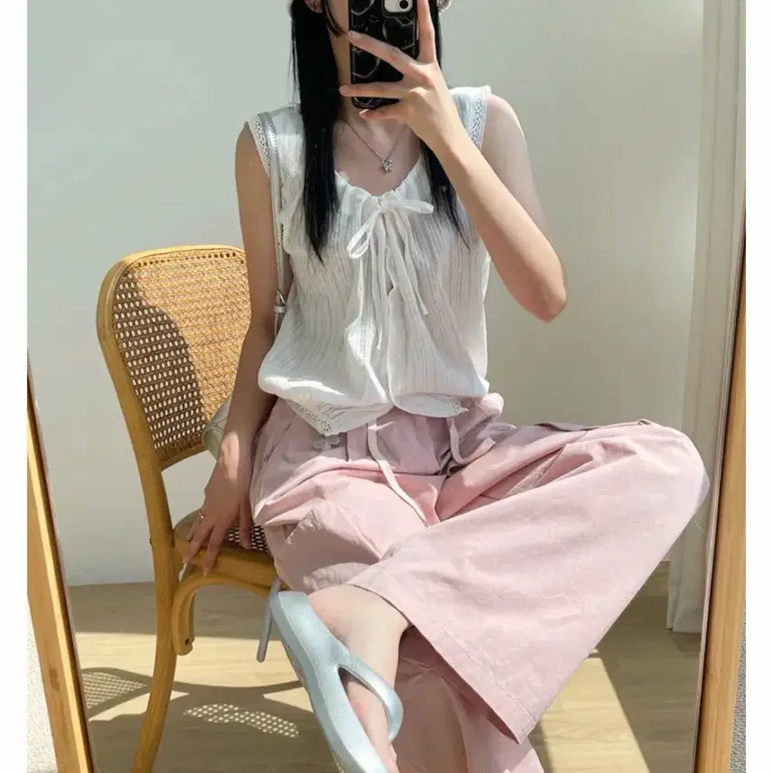 [BUNJANG] Unbranded Lace Punching Sleeveless Blouse / (새상품) 민소매 펀칭 레이스 나시 블라우스