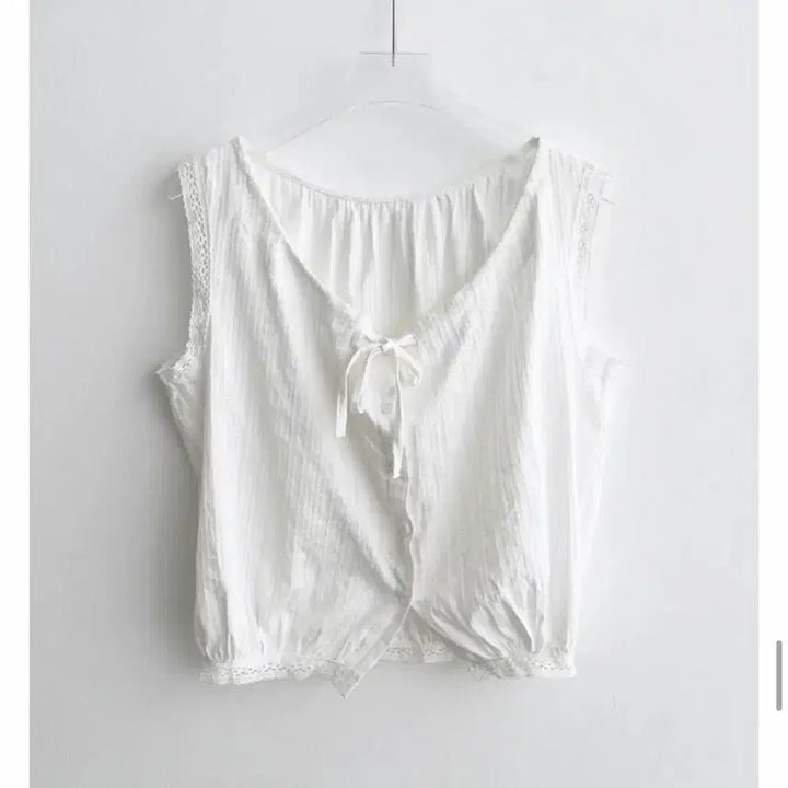 [BUNJANG] Unbranded Lace Punching Sleeveless Blouse / (새상품) 민소매 펀칭 레이스 나시 블라우스