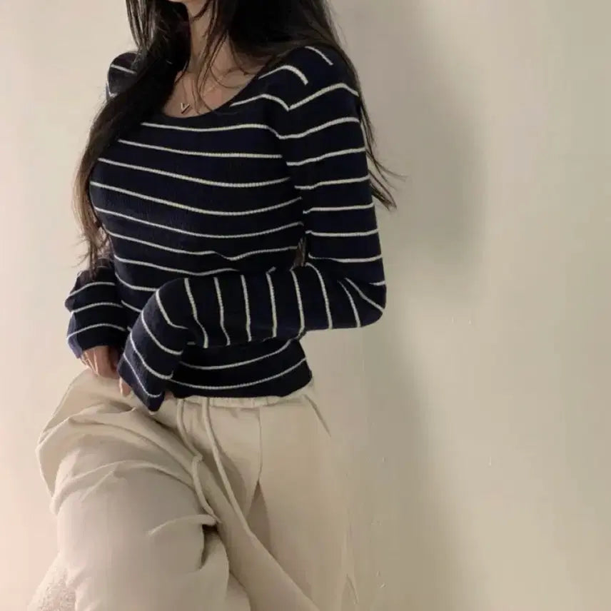 [BUNJANG] Leez River Navy Stripe Slim Fit Knit Sweater / [에이블리 리즈리버] 네이비 스트라이프 슬림핏 니트
