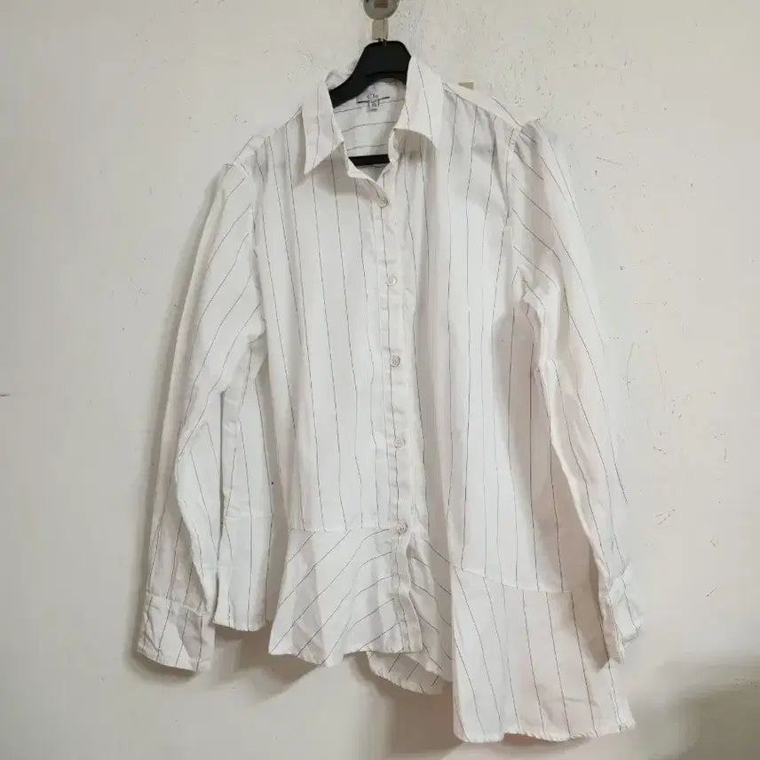 [BUNJANG] Ch+ Stripe Asymmetrical Blouse / Ch+ 스트라이프 언발란스 셔츠 블라우스