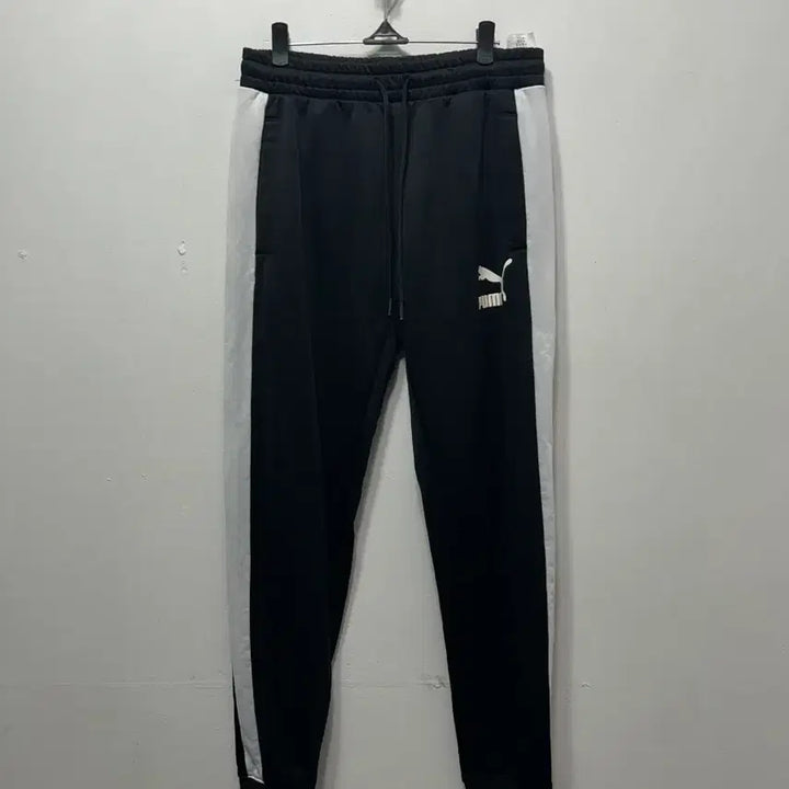 [SOLD OUT] 푸마 블랙 트레이닝 바지 흰색 라인 M