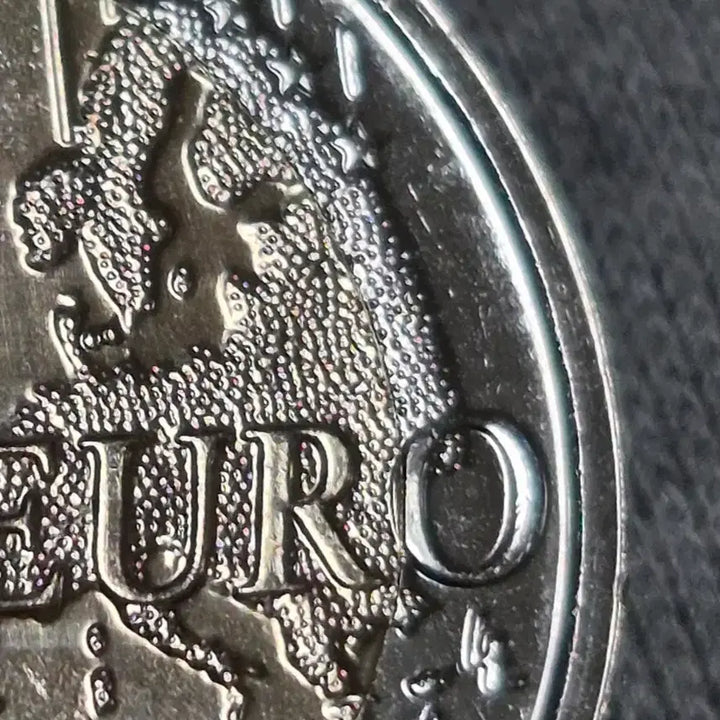 [BUNJANG] Slovenia Mickey Mouse 2 Euro Coin Ruby Proof / 슬로베니아 2유로 동전 미키마우스 1925-2025. 루비빛 프루프