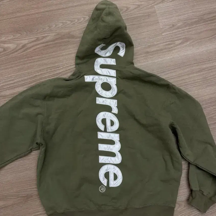 [BUNJANG] Supreme Satin Applique Hoodie / 슈프림 사틴 아플리케 후드