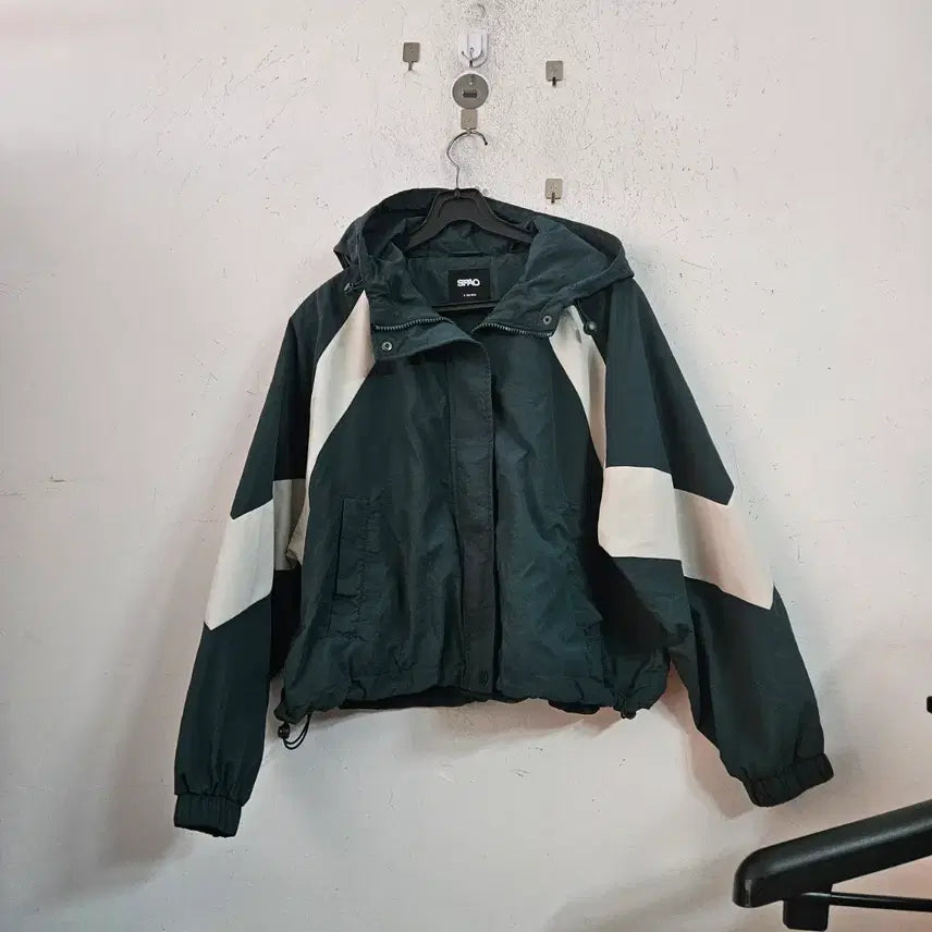 [BUNJANG] Spao Hooded Windbreaker Jacket - Black/White / 스파오 후드 바람막이 자켓 블랙/화이트