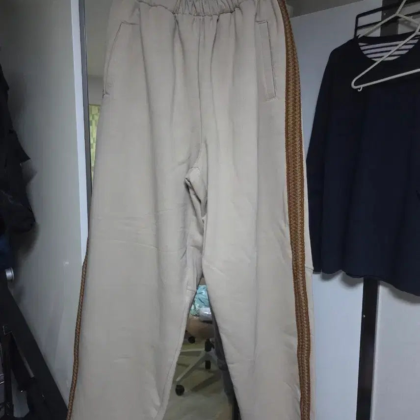 [BUNJANG] NOUN Track Sweat Pants (Beige / Size 2) / 노운 - 트랙 스웻 팬츠 (베이지 / 2)