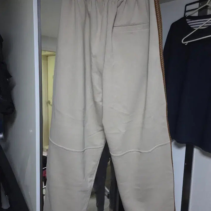 [BUNJANG] NOUN Track Sweat Pants (Beige / Size 2) / 노운 - 트랙 스웻 팬츠 (베이지 / 2)