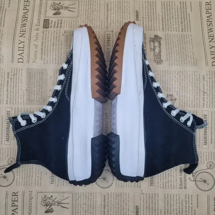 [BUNJANG] Converse Run Star Hike High Top Sneakers / 컨버스 런스타 하이크 하이탑255
