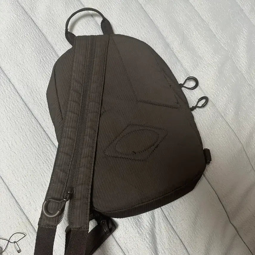 [BUNJANG] MISCHIEF Sling Bag / 미스치프 슬링백