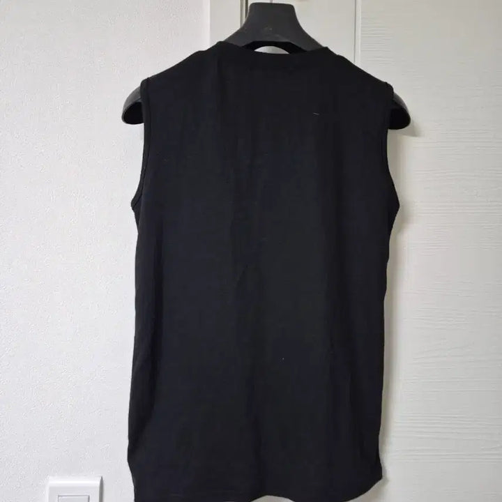 [BUNJANG] withNAK21 Black V-neck Sleeveless Top / withNAK21의 블랙 V넥 민소매 티셔츠