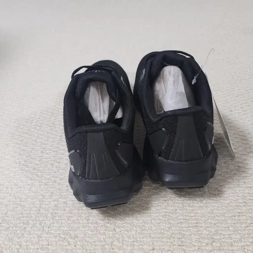 [SOLD OUT] alo 알로 블랙 운동화.235(새상품)
