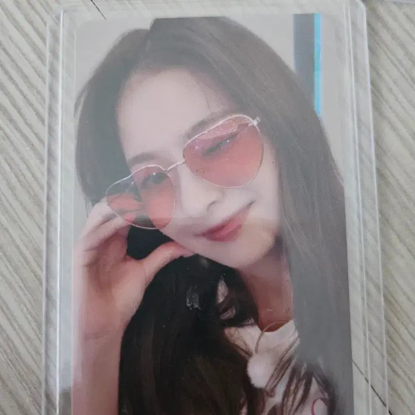 [BUNJANG] Fromis_9 Lee Na Gyung SuperSonic Sunglasses Photocard / 프로미스나인 슈퍼소닉 이나경 선글라스
