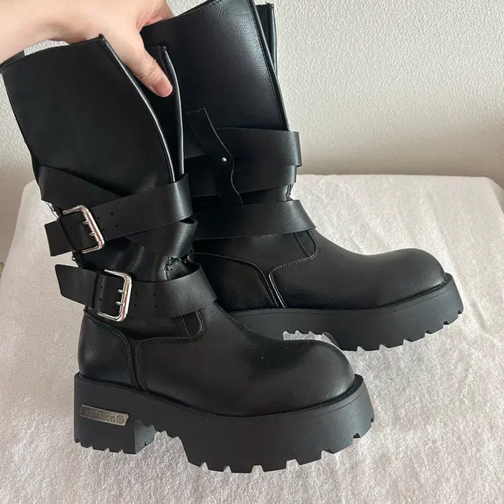[BUNJANG] Fashionable Buckle Detail Walker Boots / 부츠