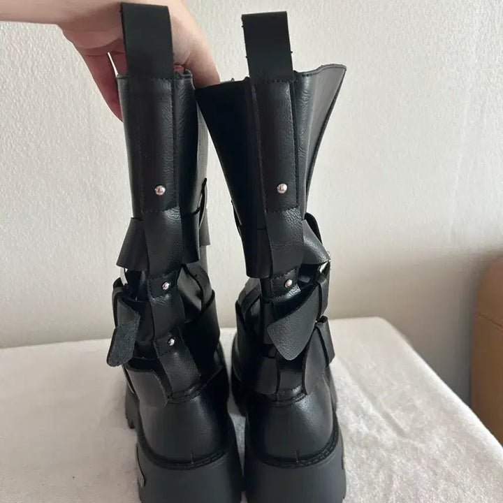[BUNJANG] Fashionable Buckle Detail Walker Boots / 부츠