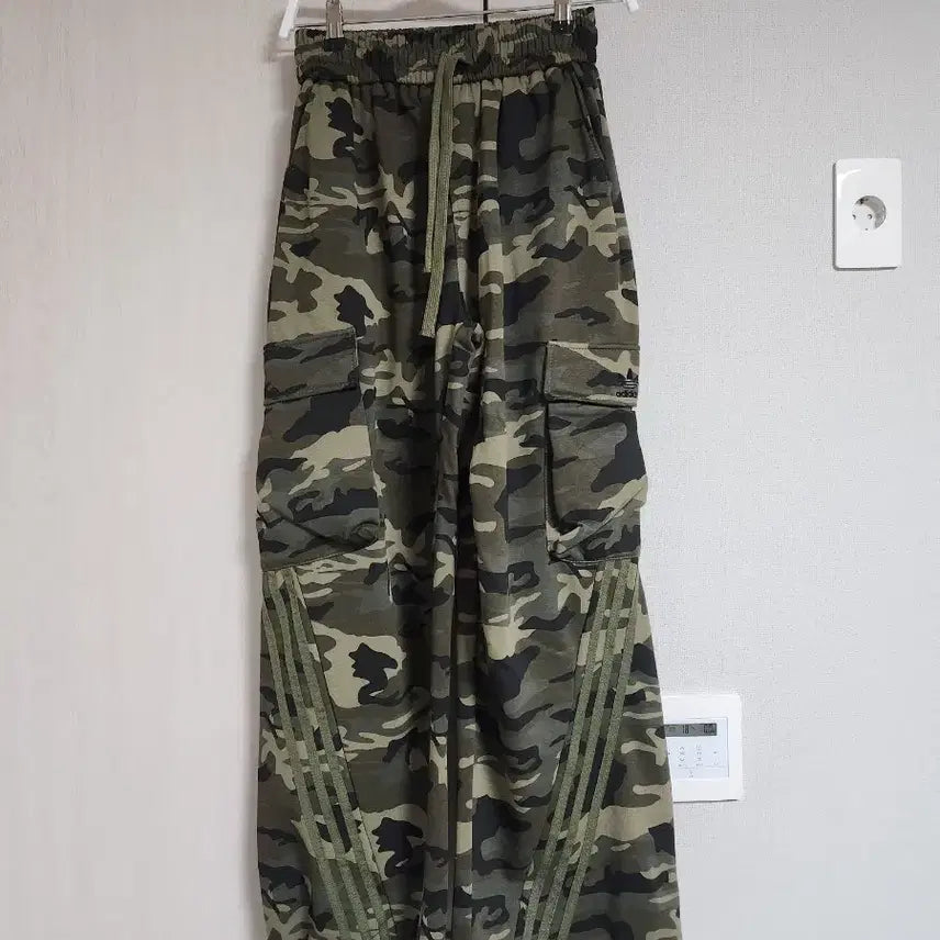 [SOLD OUT] 아디다스 카모 플라쥬 카고 트레이닝 바지