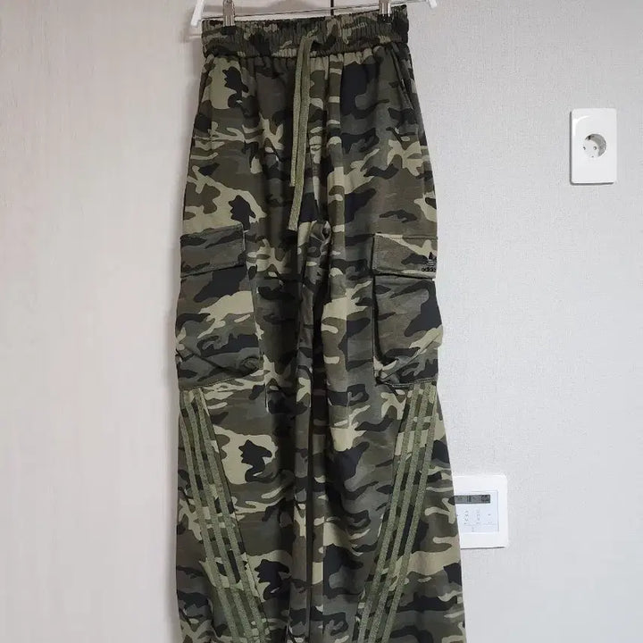 [SOLD OUT] 아디다스 카모 플라쥬 카고 트레이닝 바지