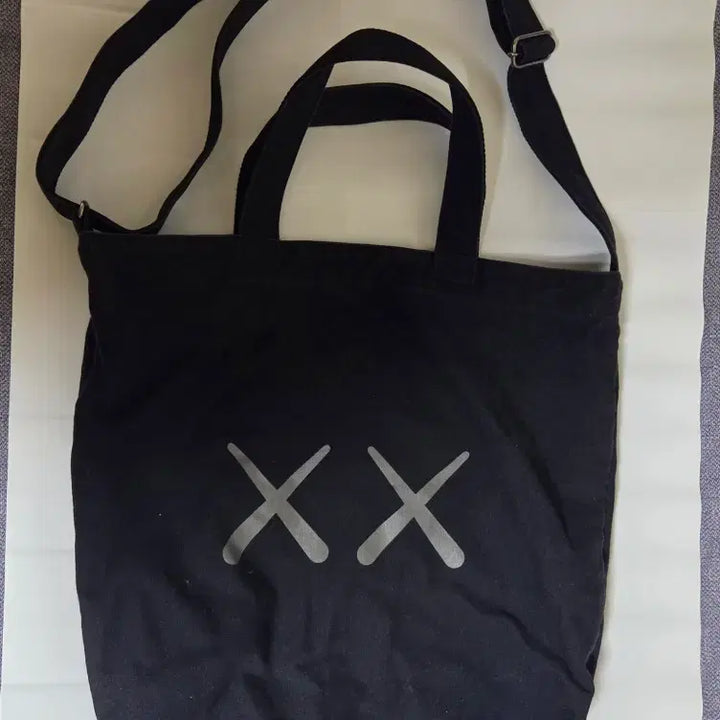 [BUNJANG] Uniqlo x KAWS Companion Tote Bag / [판매] 유니클로 x 카우스(KAWS) 콜라보 캔버스 토트백