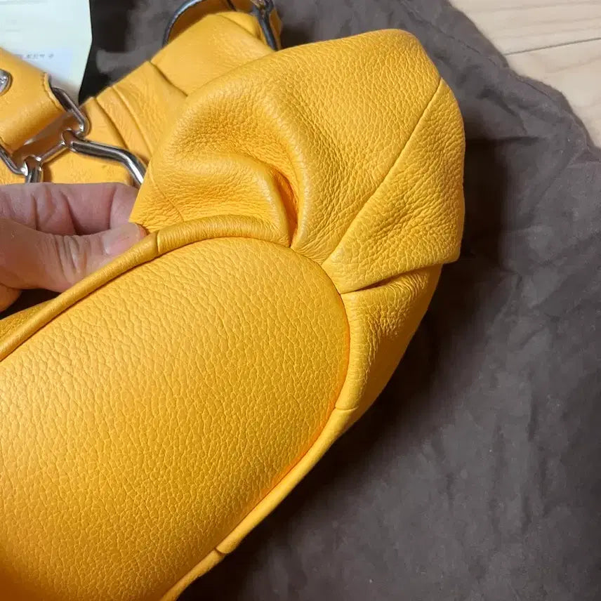 [BUNJANG] Celine Pillow Yellow Leather Tote Bag / 셀린느 Pillow 옐로우레더 토트백