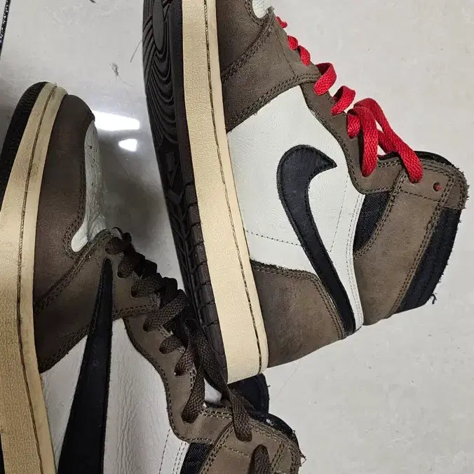 [BUNJANG] Travis Scott Mocha Sneakers / 트래비스캇 모카 265