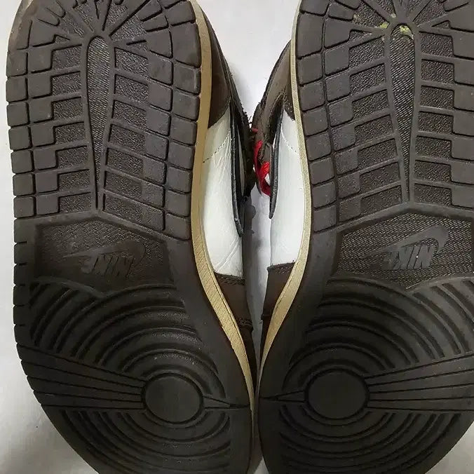 [BUNJANG] Travis Scott Mocha Sneakers / 트래비스캇 모카 265