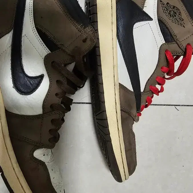 [BUNJANG] Travis Scott Mocha Sneakers / 트래비스캇 모카 265