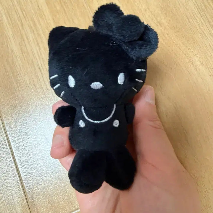 [SOLD OUT] [새상품] 산리오 블랙 키티 헬로키티 봉제인형 키링