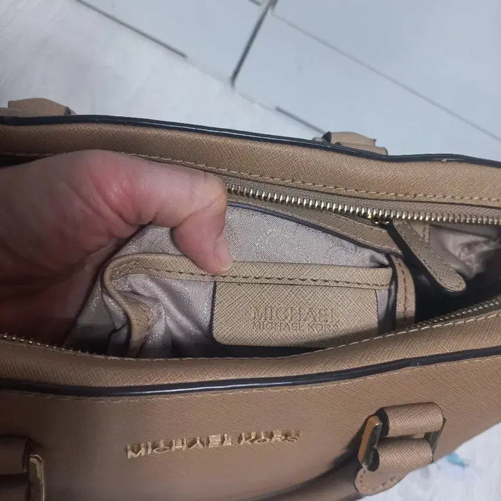 [BUNJANG] Michael Kors Saffiano Leather Tote Bag - Beige / 마이클코어스 사피아노가죽 토트백. 베이지