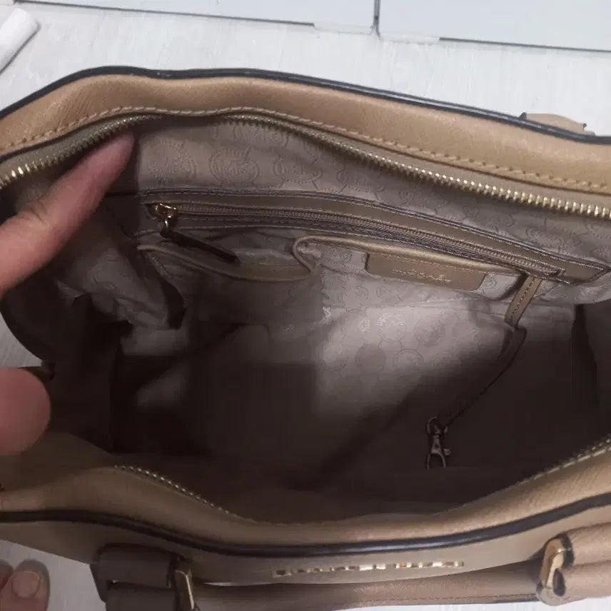 [BUNJANG] Michael Kors Saffiano Leather Tote Bag - Beige / 마이클코어스 사피아노가죽 토트백. 베이지
