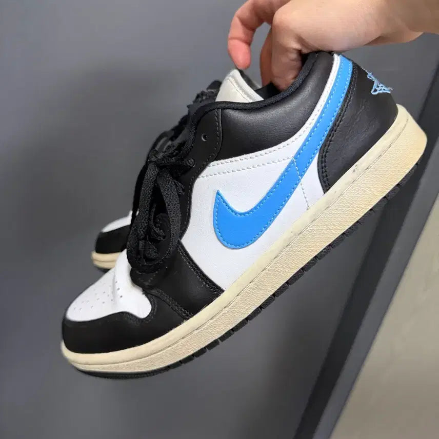 [BUNJANG] Nike Jordan 1 Low Black University Blue Sneakers / 조던 1 로우 블랙 유니버시티 블루 260 사이즈