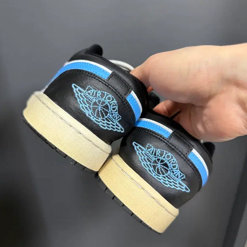 [BUNJANG] Nike Jordan 1 Low Black University Blue Sneakers / 조던 1 로우 블랙 유니버시티 블루 260 사이즈