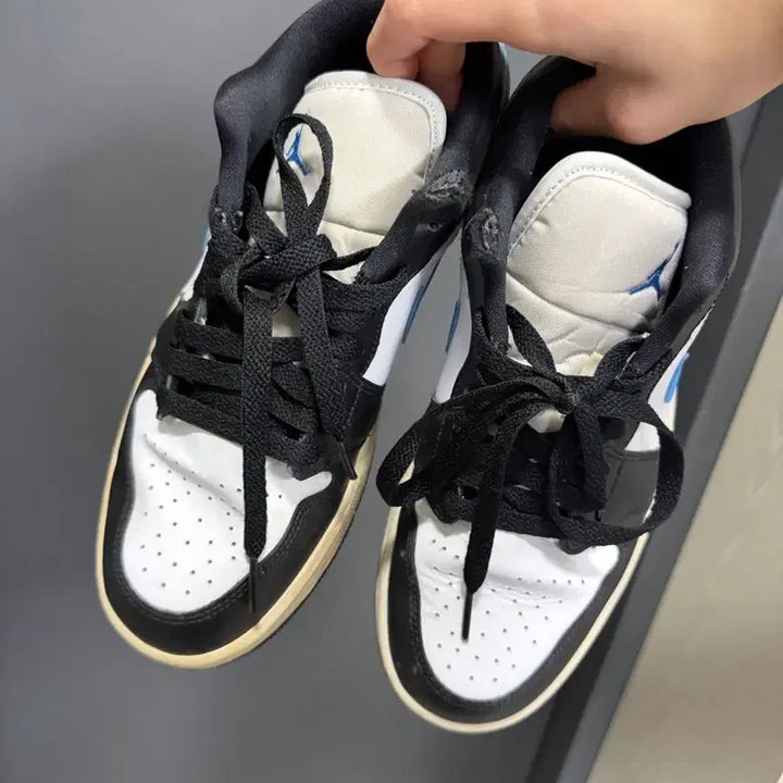 [BUNJANG] Nike Jordan 1 Low Black University Blue Sneakers / 조던 1 로우 블랙 유니버시티 블루 260 사이즈
